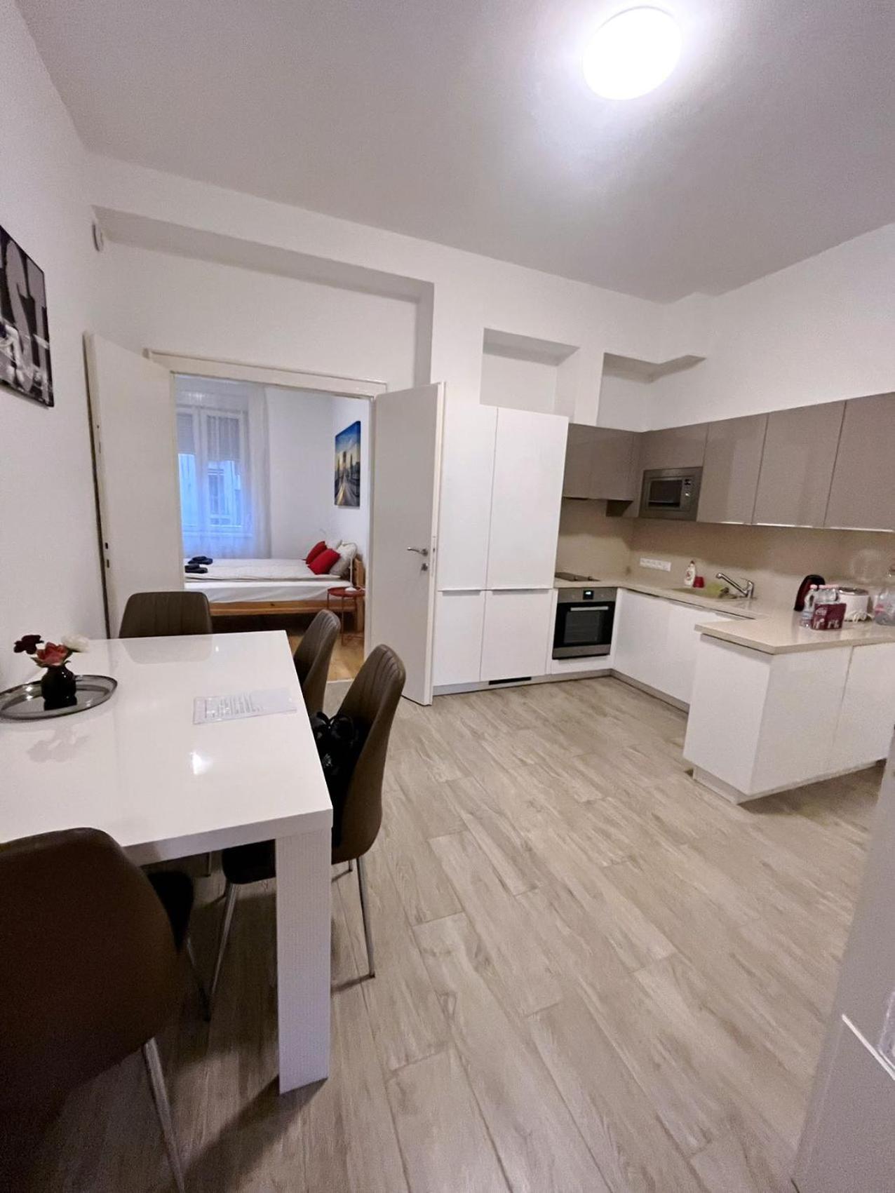 Boutique Family Apartment In The Heart Of City Budapesta Exterior foto