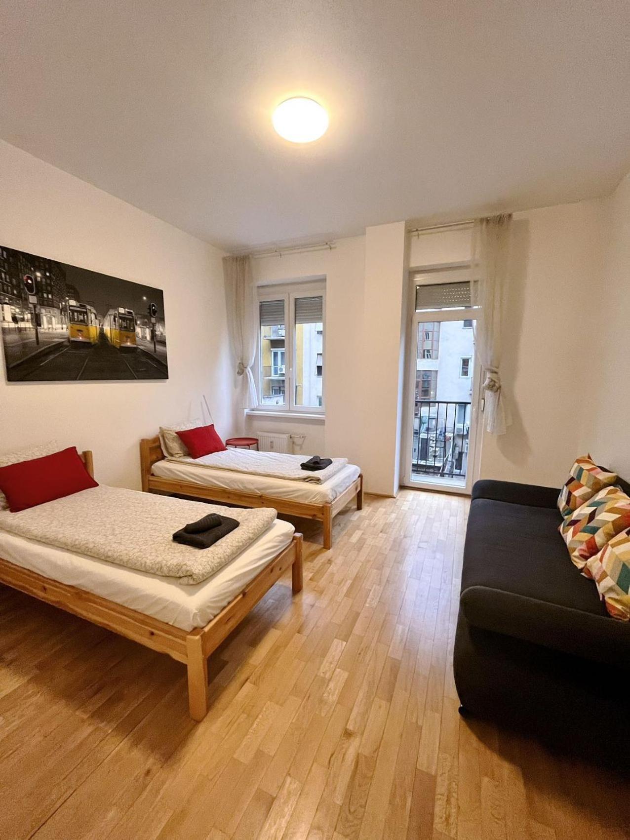 Boutique Family Apartment In The Heart Of City Budapesta Exterior foto