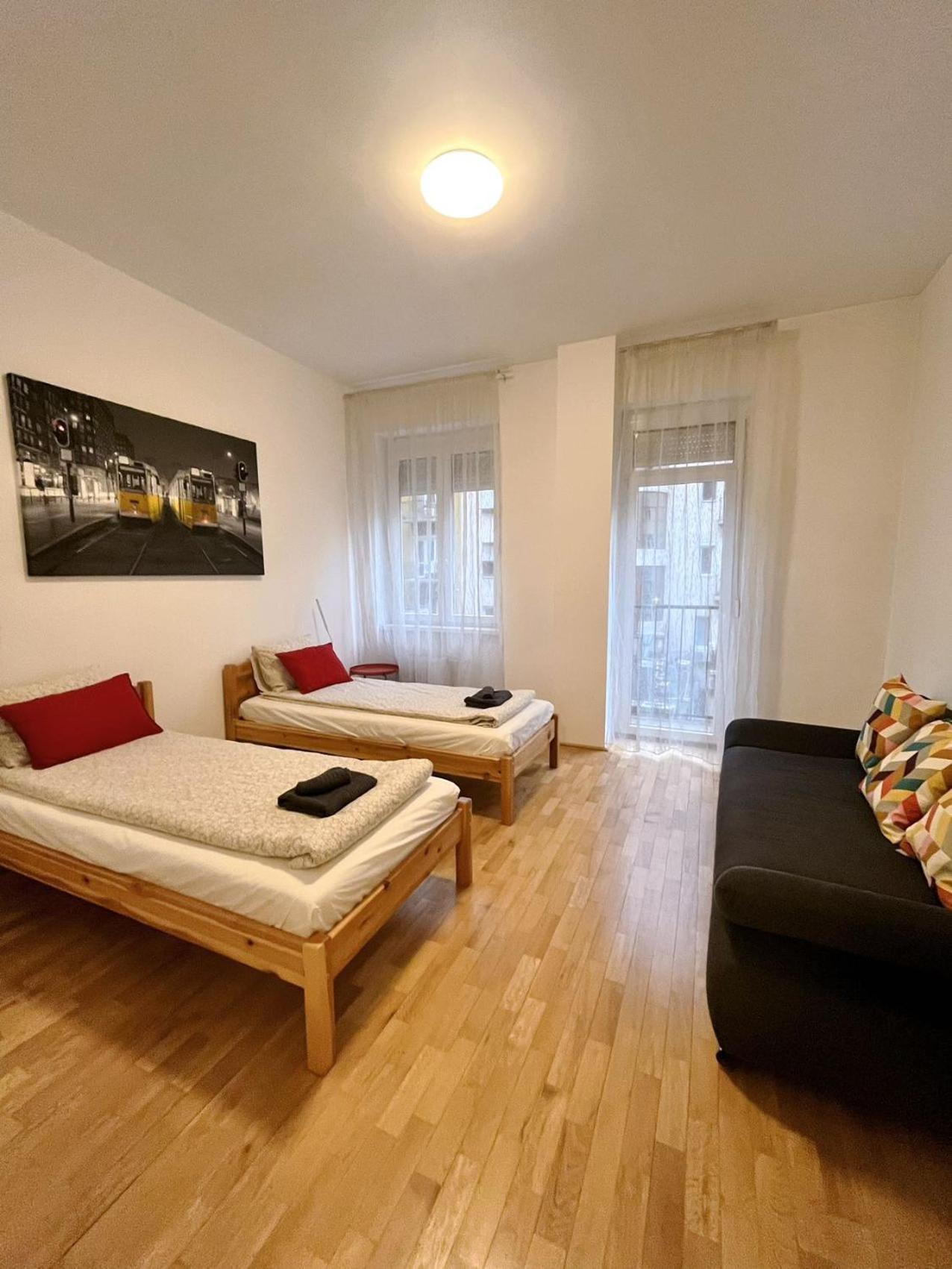 Boutique Family Apartment In The Heart Of City Budapesta Exterior foto
