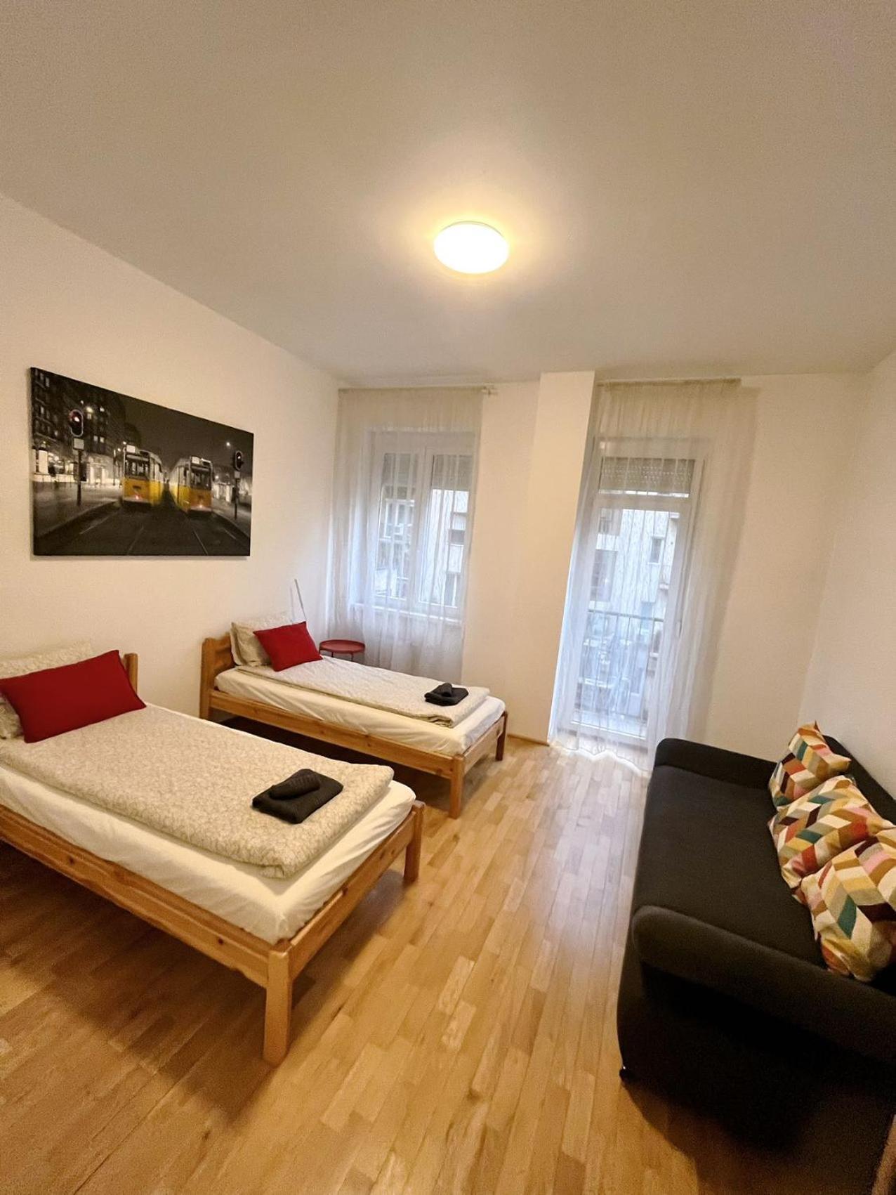 Boutique Family Apartment In The Heart Of City Budapesta Exterior foto